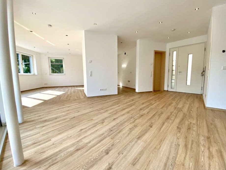 Wohnzimmer/Esszimmer Wohnung Monheim am Rhein