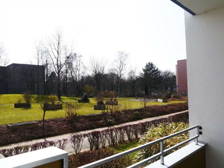 Blick ins Gr�ne Erdgeschosswohnung Monheim am Rhein