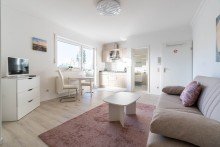 Wohnzimmer (3) Sonniges Apartment in Baumberg, zentral zwischen D�sseldorf und K�ln - m�bliert und einzugsbereit.