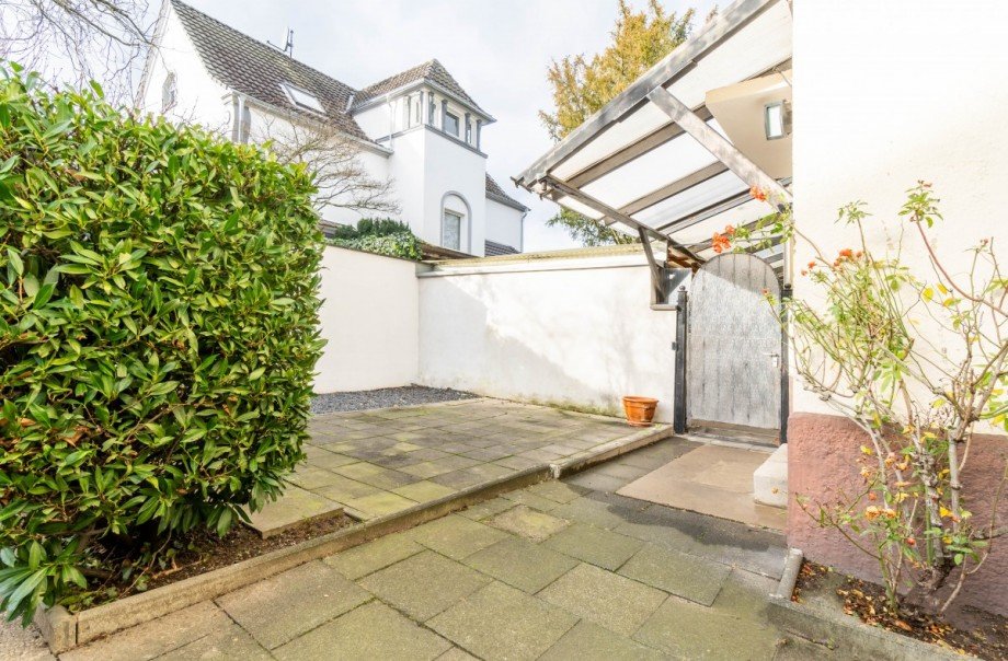 Terrasse u. Hauseingang Etagenwohnung Monheim