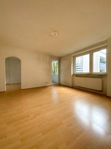 Wohnzimmer Helle 1,5-Zimmer Wohnung mit Potential.