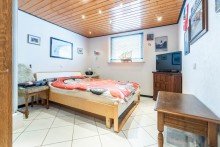 Zimmer (Kellerapartment) Mehr als erwartet. - 90,5 m� Wohnfl�che, gro�er Balkon und vielseitig nutzbarer Kellerbereich