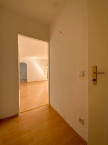 Flur Helle 1,5-Zimmer Wohnung mit Potential.