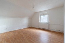 Schlafzimmer (2) Eine gro�z�gige 3-Zimmer-Wohnung wartet auf Sie.