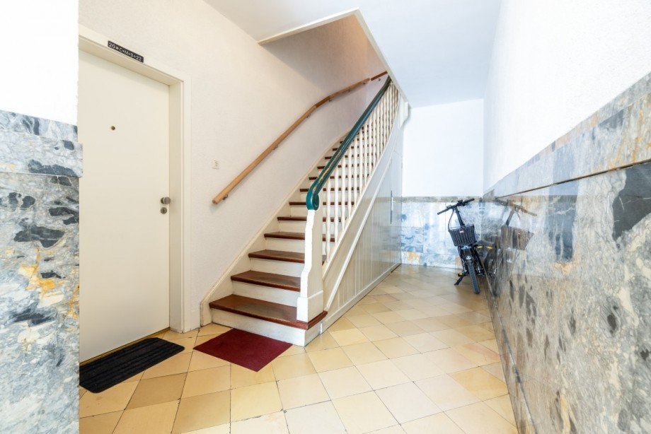 Flur EG Mehrfamilienhaus D�sseldorf