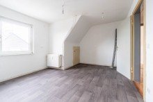 K�che (2) Eine gro�z�gige 3-Zimmer-Wohnung wartet auf Sie.