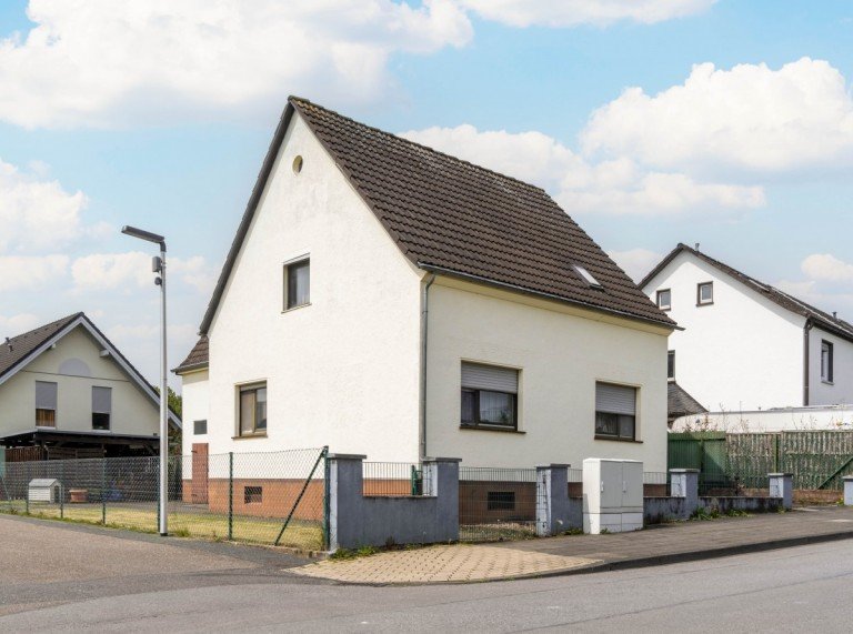 Hausansicht Monheim am Rhein Wohngrundst�ck Zur�ckhaltend, aber k�uflich.