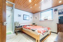 Zimmer (Kellerapartment) Mehr als erwartet. - 90,5 m� Wohnfl�che, gro�er Balkon und vielseitig nutzbarer Kellerbereich