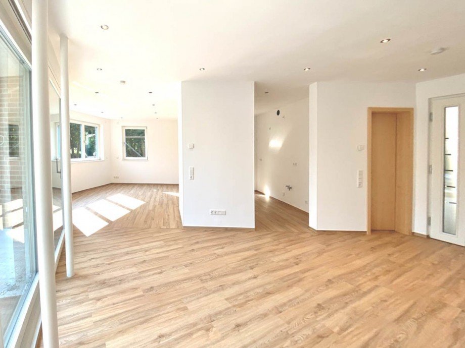 Wohnzimmer/ Esszimmer Wohnung Monheim am Rhein