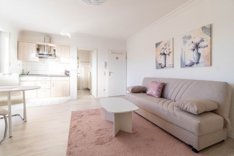 Wohnzimmer Monheim am Rhein Dachgeschosswohnung Sonniges Apartment in Baumberg, zentral zwischen D�sseldorf und K�ln - m�bliert und einzugsbereit.