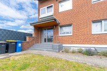 Hausansicht Mehr als erwartet. - 90,5 m� Wohnfl�che, gro�er Balkon und vielseitig nutzbarer Kellerbereich
