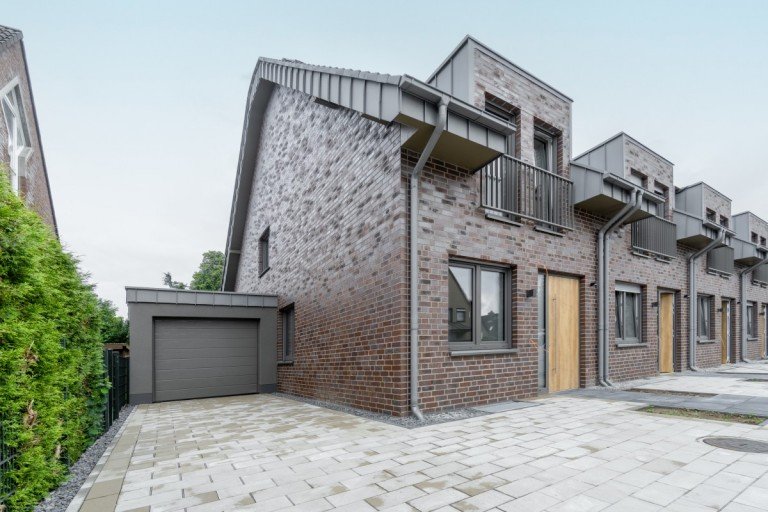 Hausansicht Langenfeld (Rheinland) Reihenendhaus KfW-40 Effizienzhaus - Neue Familie gesucht.